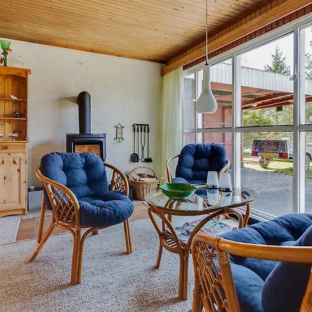 Two-bedroom Holiday In *